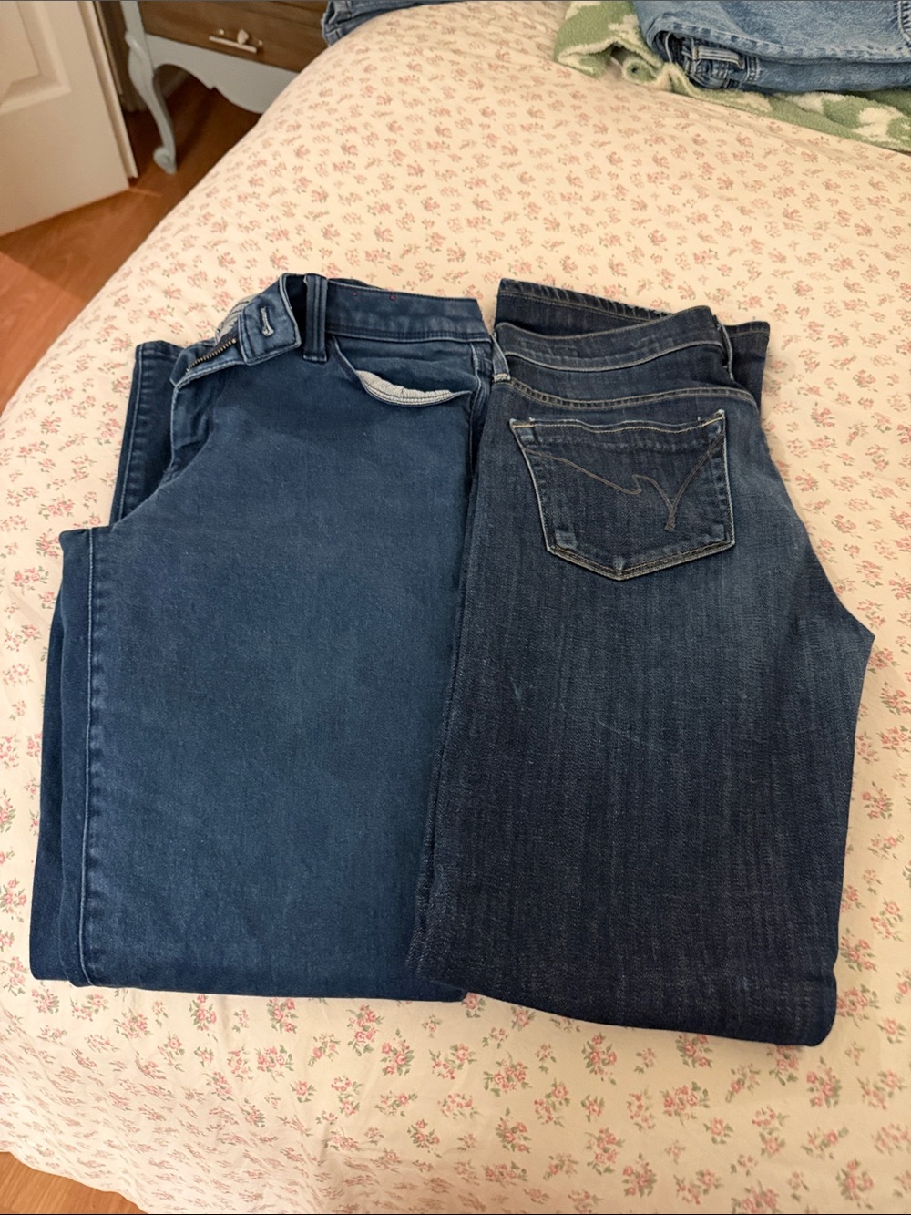 Banana Republic/Citizens of Humanity Women’s straight Jeans in Medium and Dark